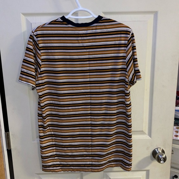 🪻3/$30 Striped V.A.L.A T-shirt!🪻 - Picture 2 of 4